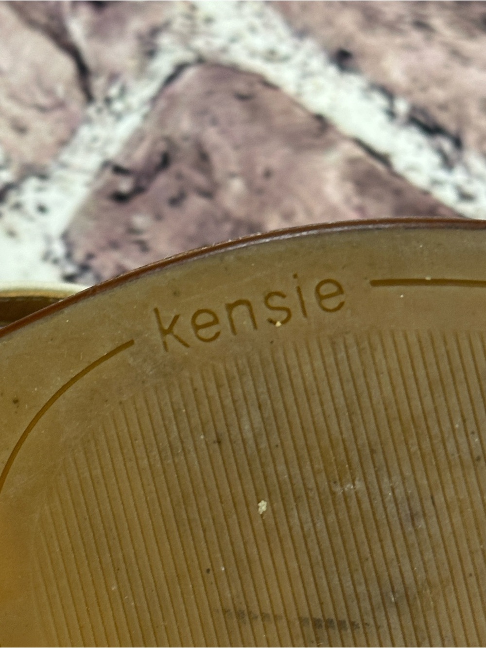 kensie Cream Scalloped Strap Toe-Loop Sandals - Picture 11 of 11